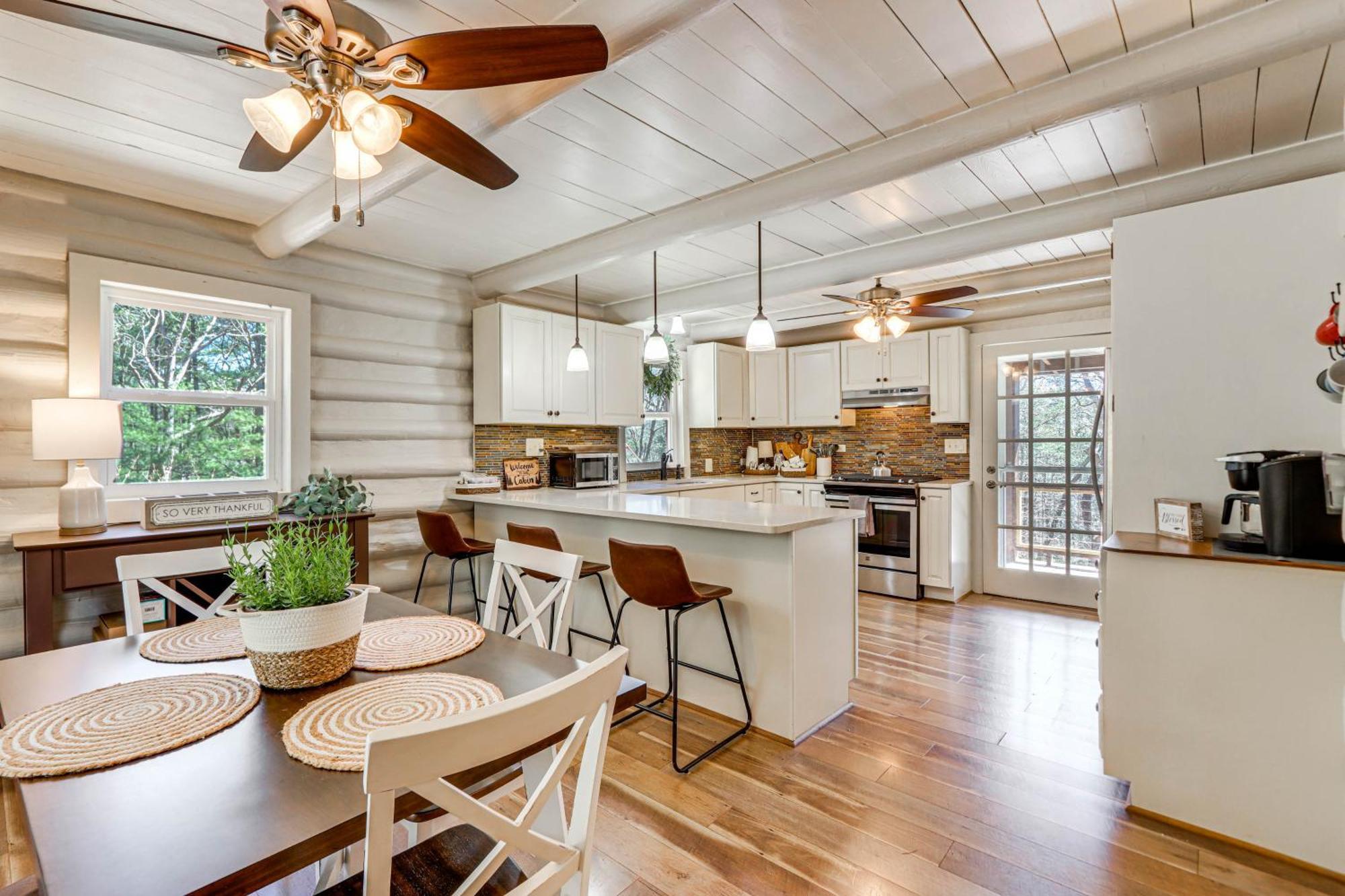 Dog-Friendly Hiawassee Cabin With Decks And Fire Pit! Экстерьер фото