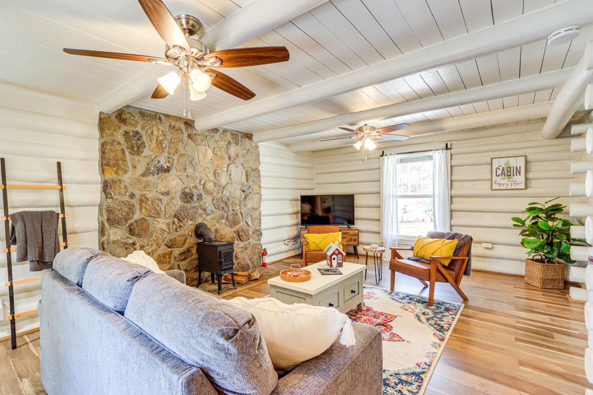 Dog-Friendly Hiawassee Cabin With Decks And Fire Pit! Экстерьер фото