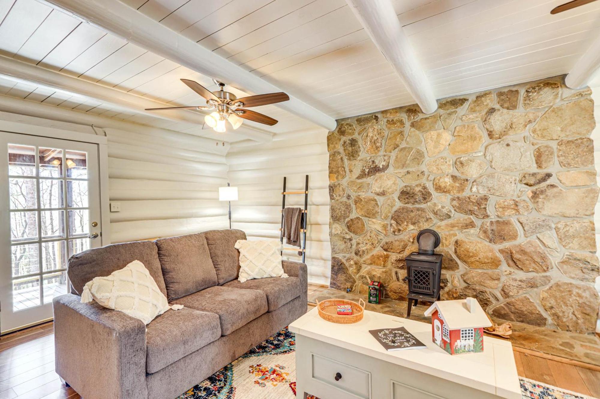 Dog-Friendly Hiawassee Cabin With Decks And Fire Pit! Экстерьер фото