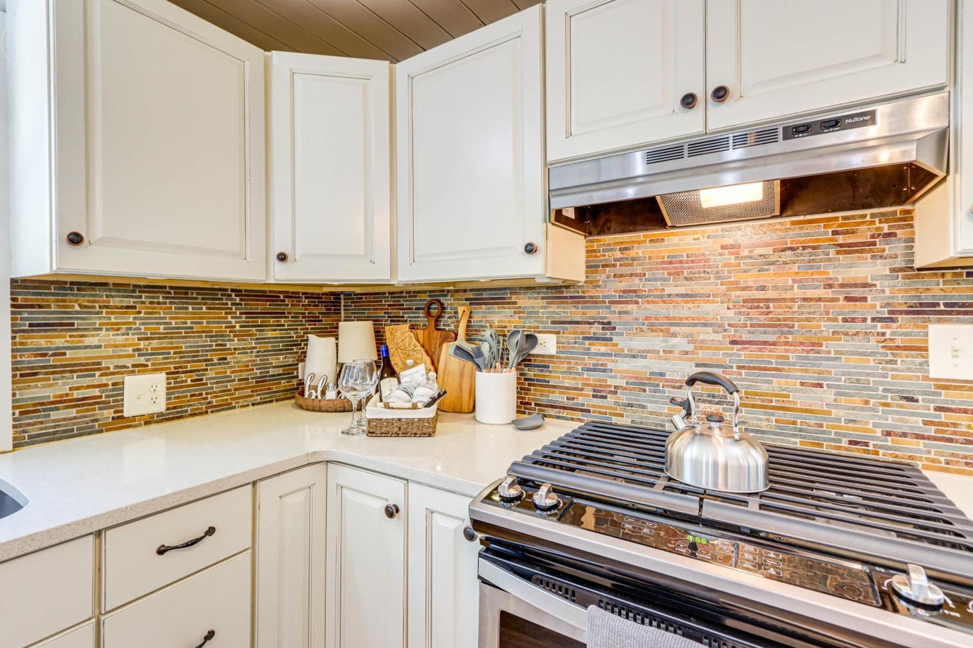 Dog-Friendly Hiawassee Cabin With Decks And Fire Pit! Экстерьер фото