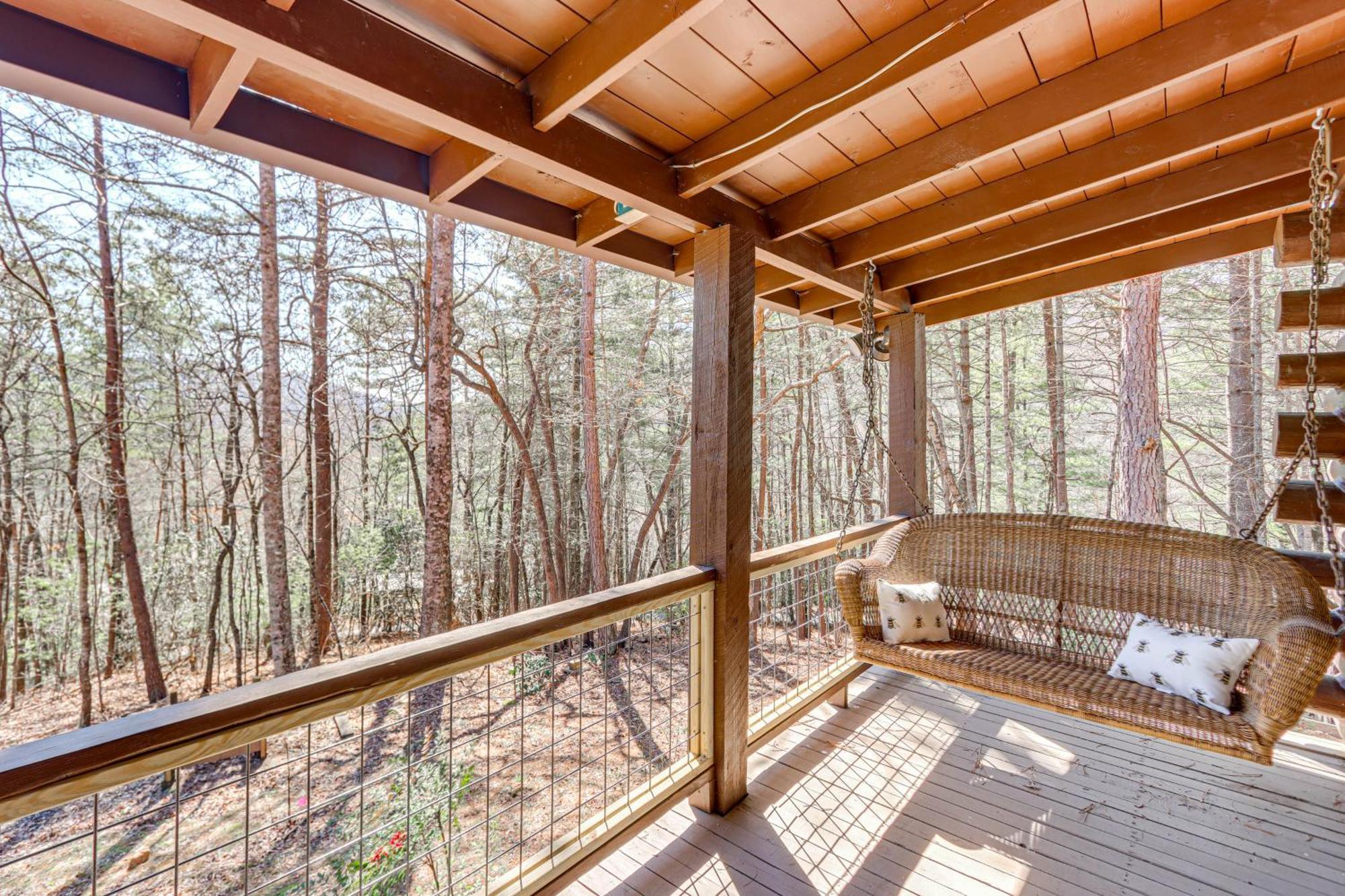 Dog-Friendly Hiawassee Cabin With Decks And Fire Pit! Экстерьер фото