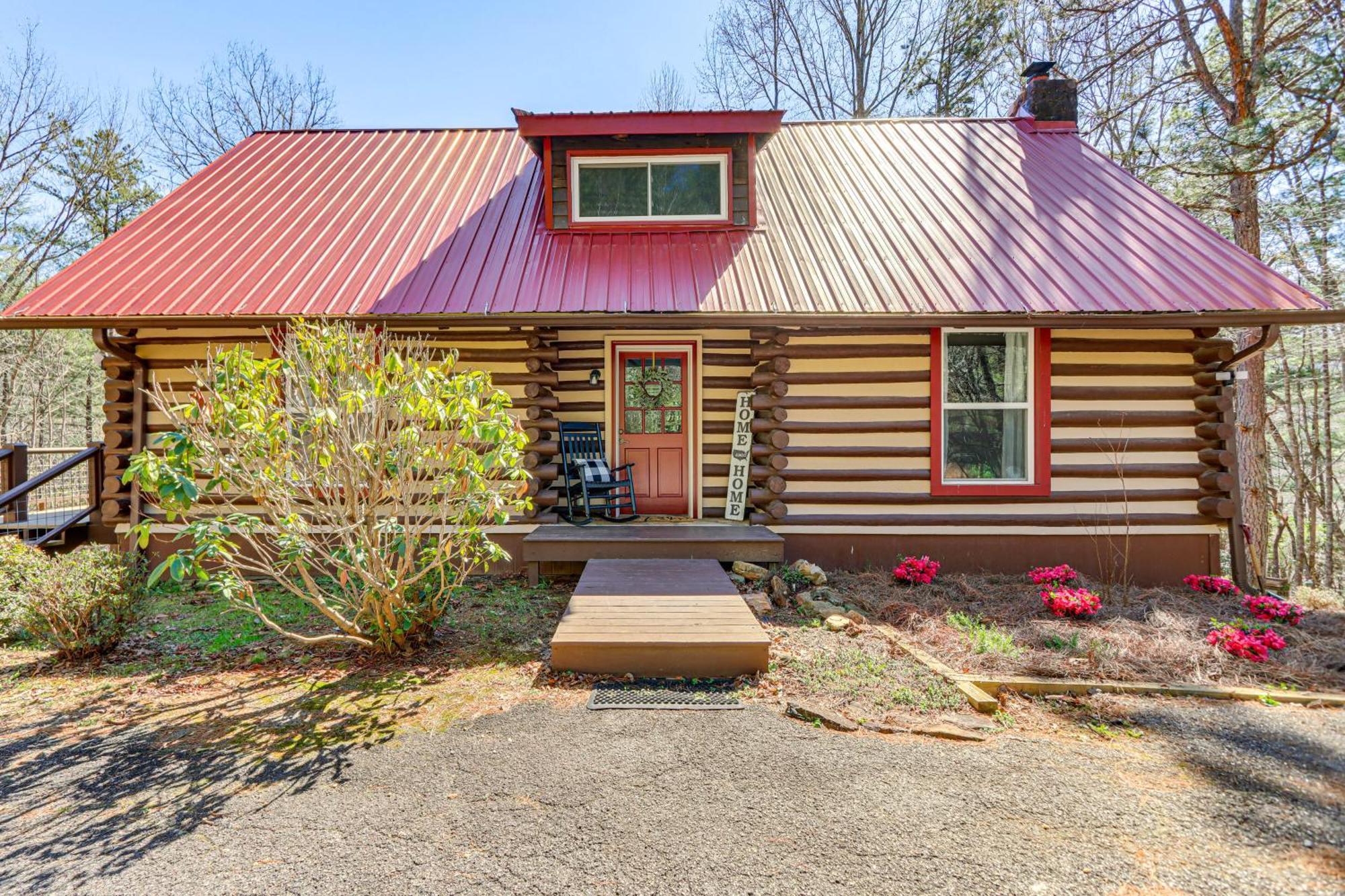 Dog-Friendly Hiawassee Cabin With Decks And Fire Pit! Экстерьер фото