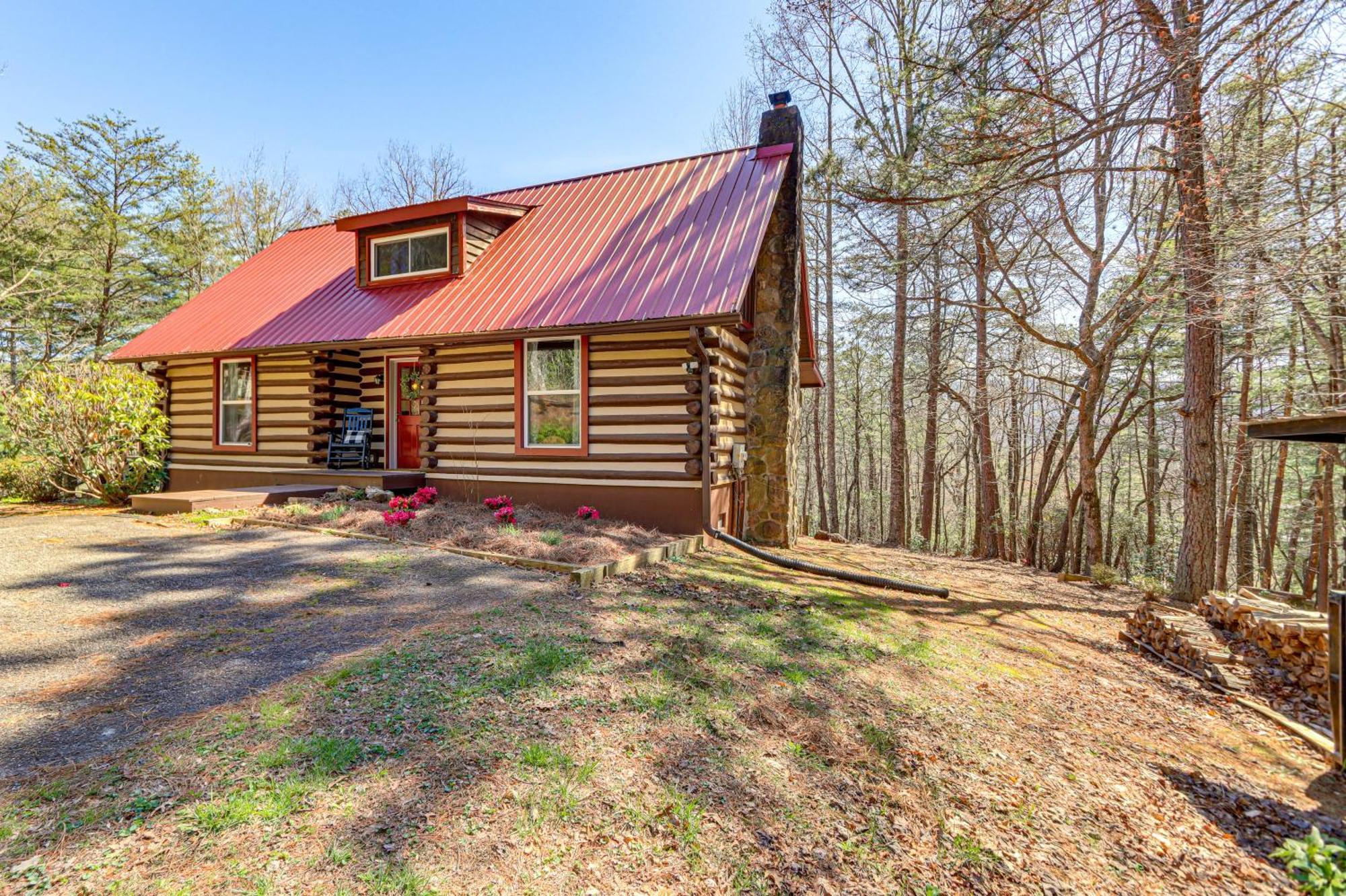 Dog-Friendly Hiawassee Cabin With Decks And Fire Pit! Экстерьер фото