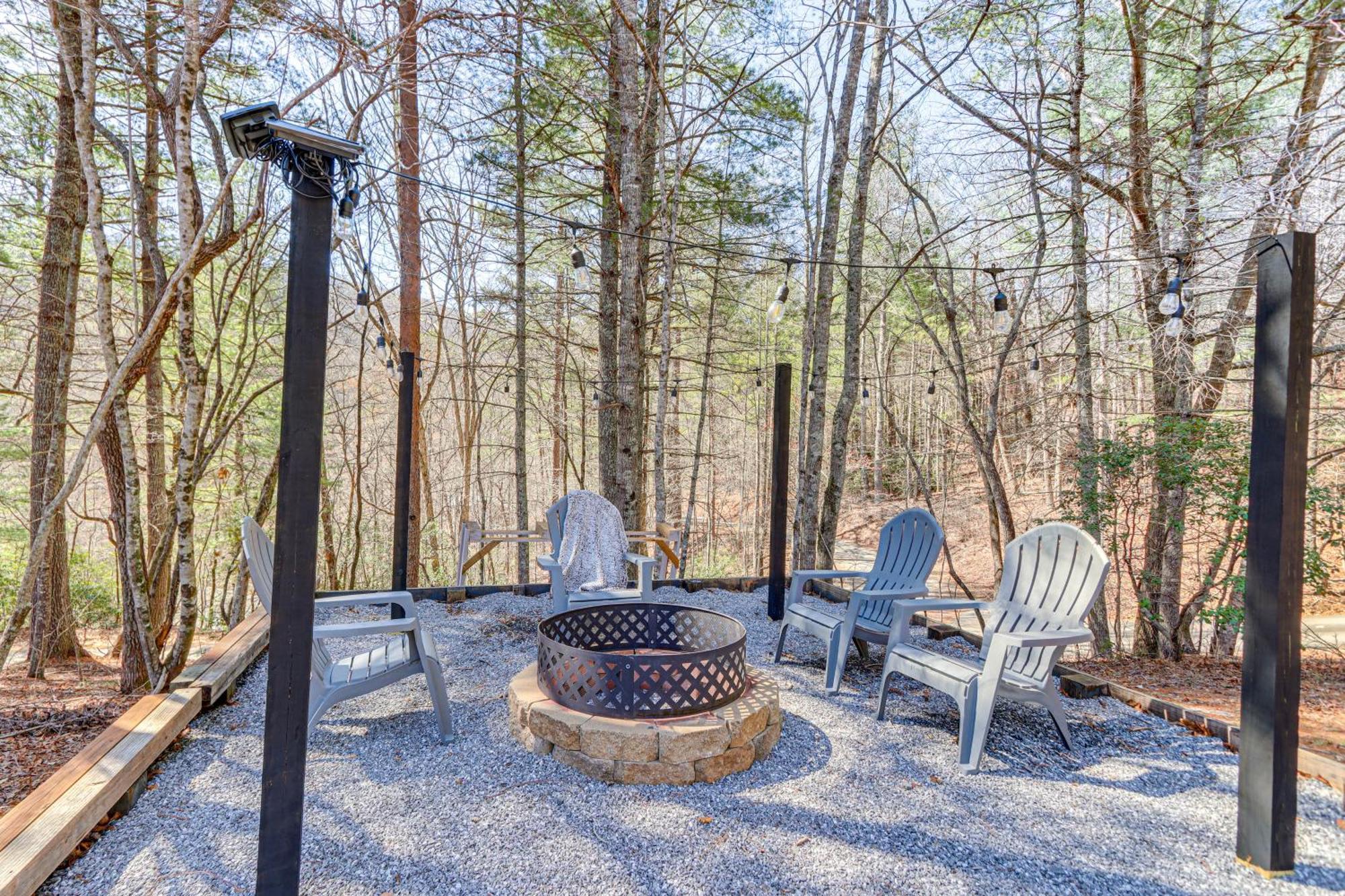 Dog-Friendly Hiawassee Cabin With Decks And Fire Pit! Экстерьер фото