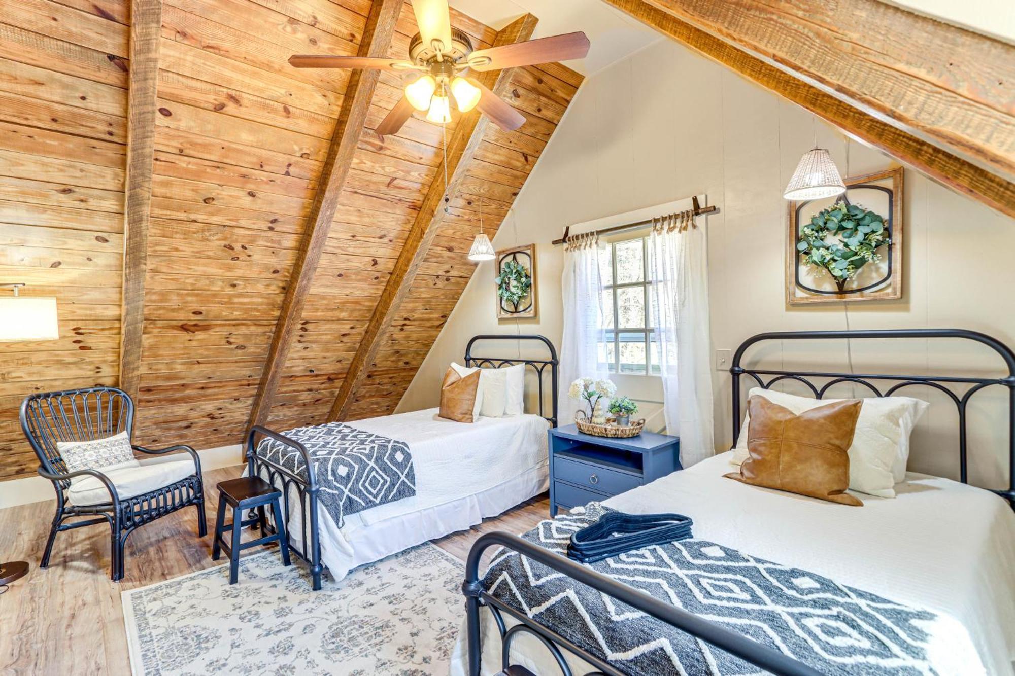 Dog-Friendly Hiawassee Cabin With Decks And Fire Pit! Экстерьер фото